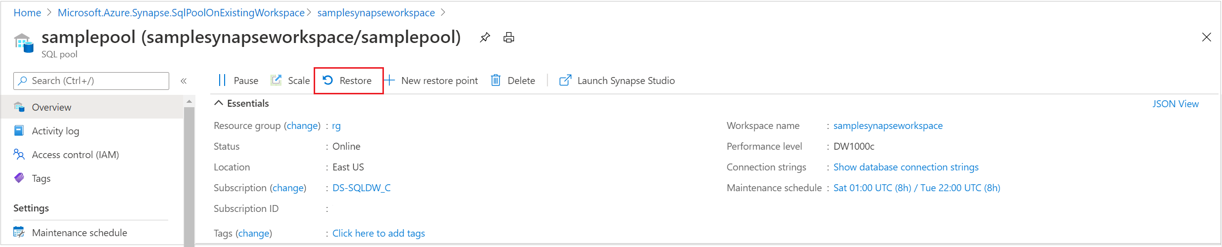 لقطة شاشة من مدخل Microsoft Azure، تعرض صفحة نظرة عامة على تجمع SQL. يتم تمييز الزر استعادة.