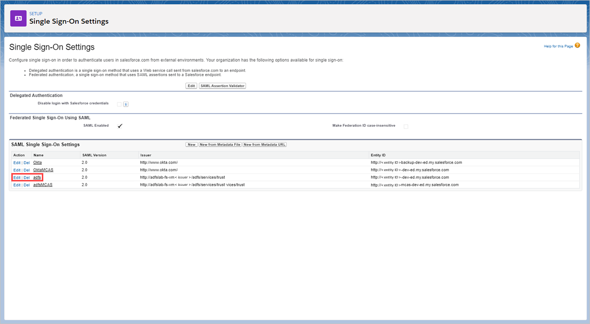 لقطة شاشة لصفحة Salesforce Single Sign-On Settings تعرض تكوين Okta الموجود للتحديد.