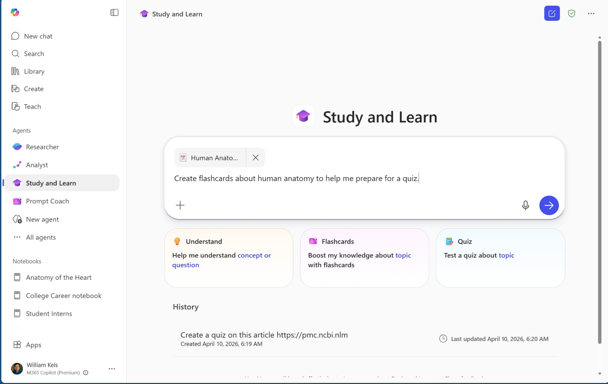 لقطة شاشة لعامل Microsoft 365 Copilot Study و Learn مع ملف مرفق في مربع المطالبة.