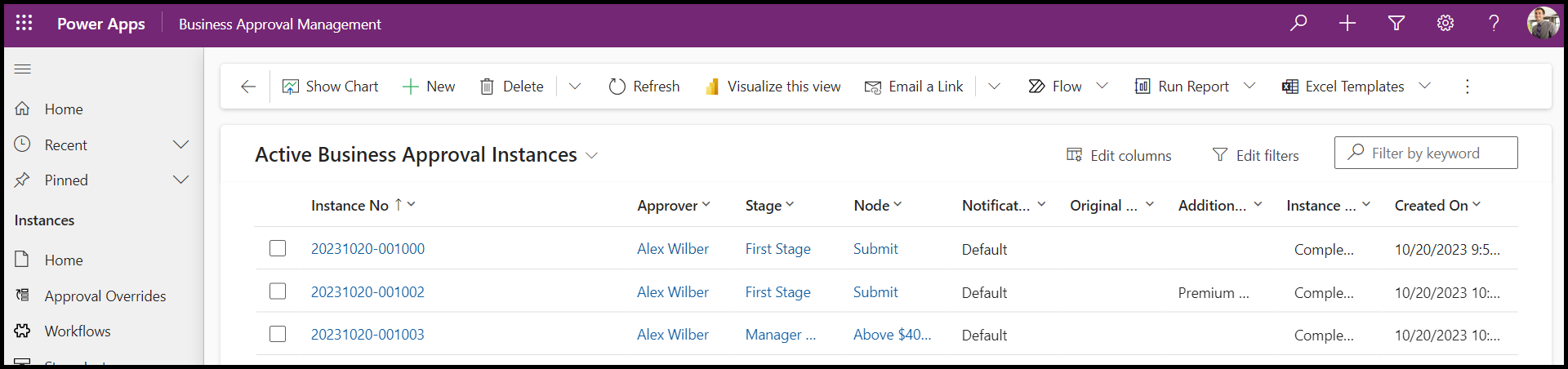 لقطة شاشة لتطبيق إدارة الموافقة عَلى الأعمال، تظهر ثلاثة طلبات تمت الموافقة عليها.