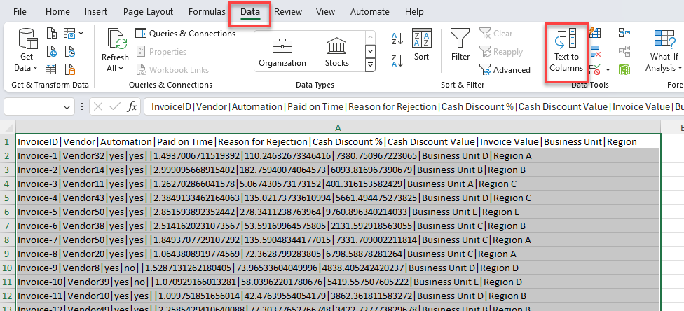 لقطة شاشة لعلامة تبويب البيانات والزر تحويل النص إلى أعمدة لتسهيل قراءة البيانات.