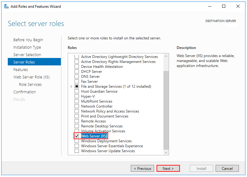 El rol Servidor web (IIS) se activa en el paso Seleccionar roles de servidor.