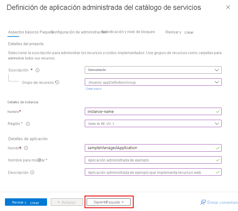 Captura de pantalla de la pestaña Aspectos básicos del formulario para crear una definición de catálogo de servicios. 