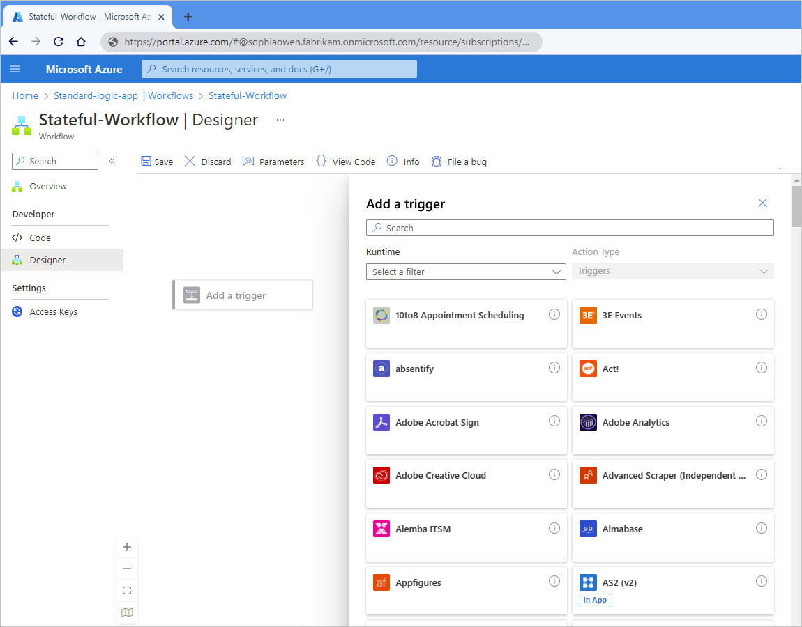 Snímek obrazovky znázorňující Azure Portal, návrháře standardní aplikace logiky s prázdným pracovním postupem a konektory s galerií triggerů