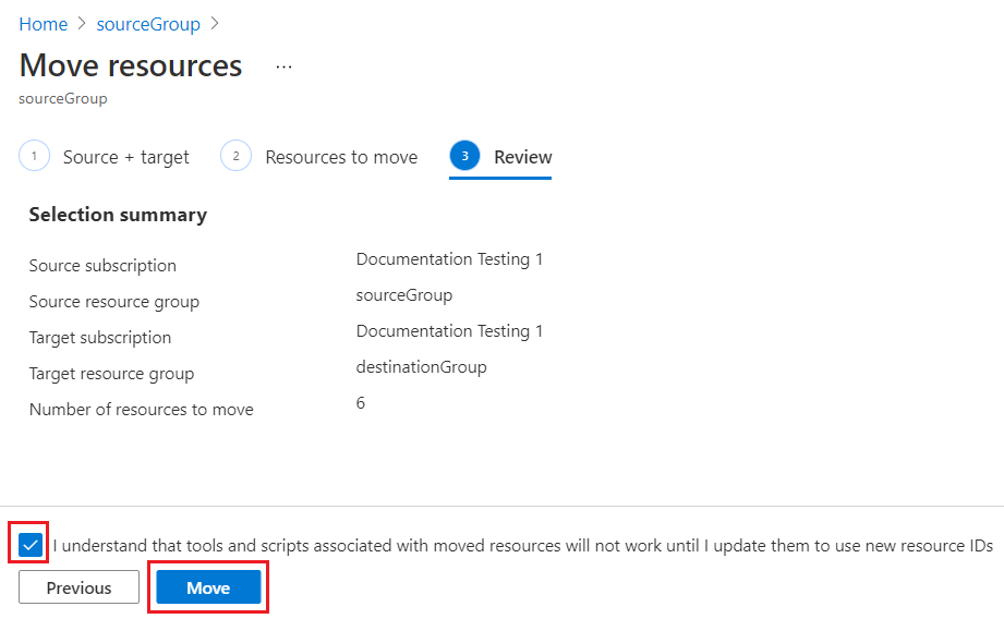 Snímek obrazovky webu Azure Portal, na kterém uživatel uznává potřebu aktualizovat nástroje a skripty před zahájením operace přesunutí