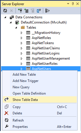 Snímek obrazovky s možnostmi nabídky Průzkumník serveru Jsou zvýrazněné možnosti A s p Net Users a Show Table Data (Zobrazit data tabulky).