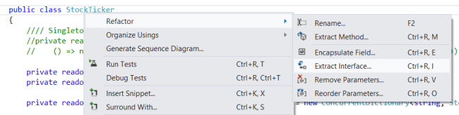 Snímek obrazovky s rozevírací nabídkou po kliknutí pravým tlačítkem myši v editoru Visual Studio Code se zvýrazněnými možnostmi Refractor a Extrahovat rozhraní