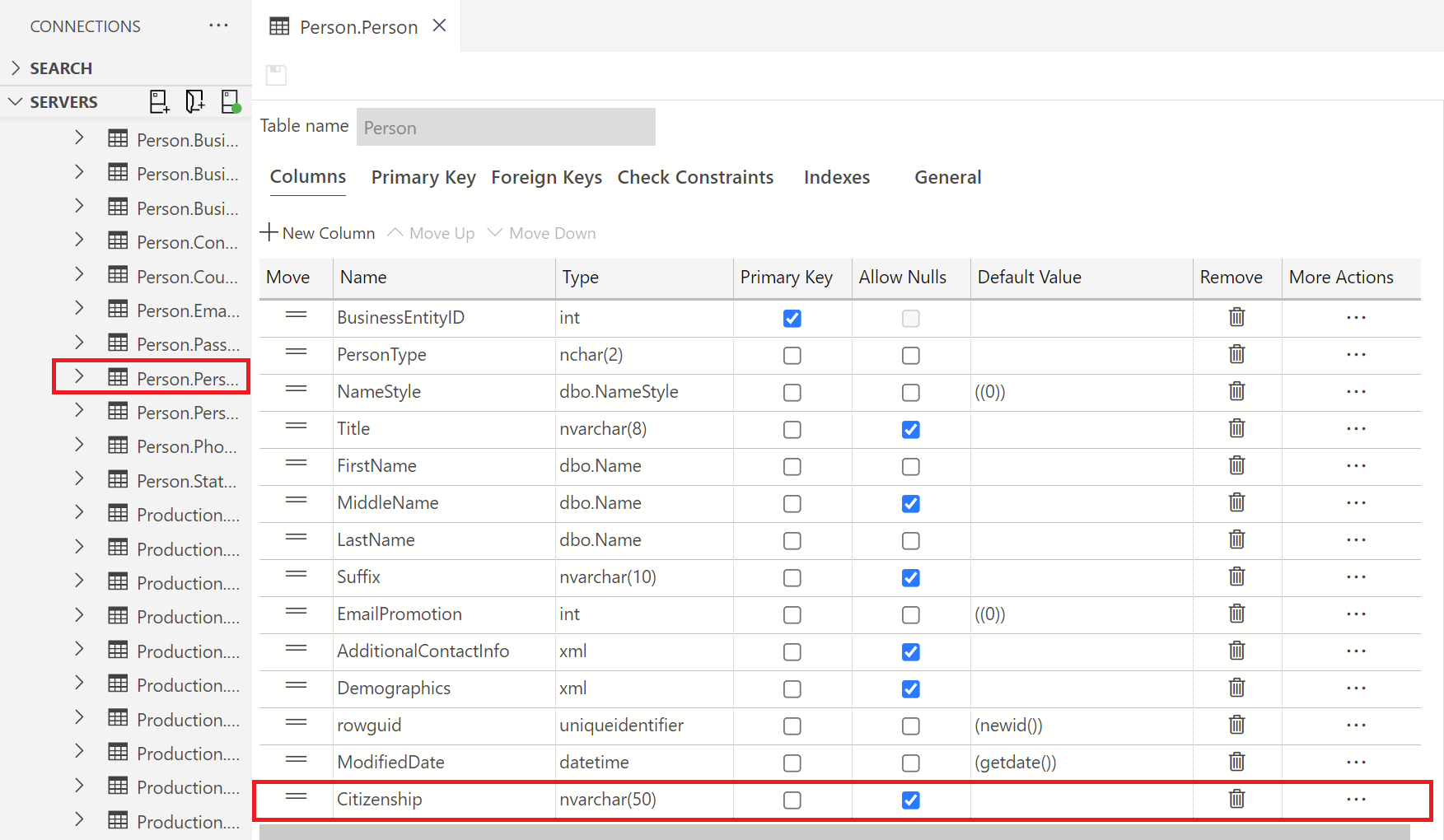 Snímek obrazovky nástroje Azure Data Studio zobrazující změny provedené v tabulce v připojení místního hostitele