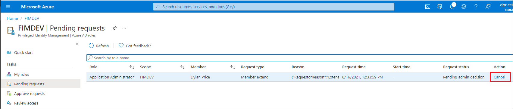 Snímek obrazovky zobrazující role Microsoft Entra – čekající žádosti se stránkou se seznamem čekajících žádostí a odkazem na tlačítko Storno