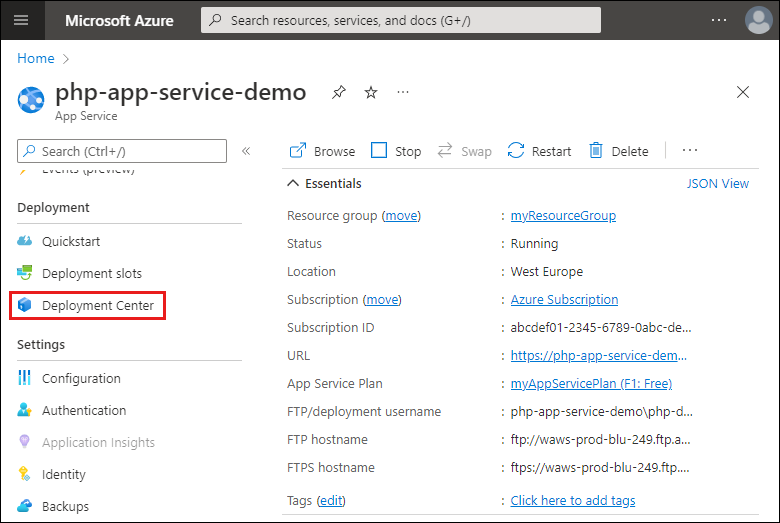 Snímek obrazovky s App Service na webu Azure Portal Možnost Deployment Center v části Nasazení v levém navigačním panelu je zvýrazněná.
