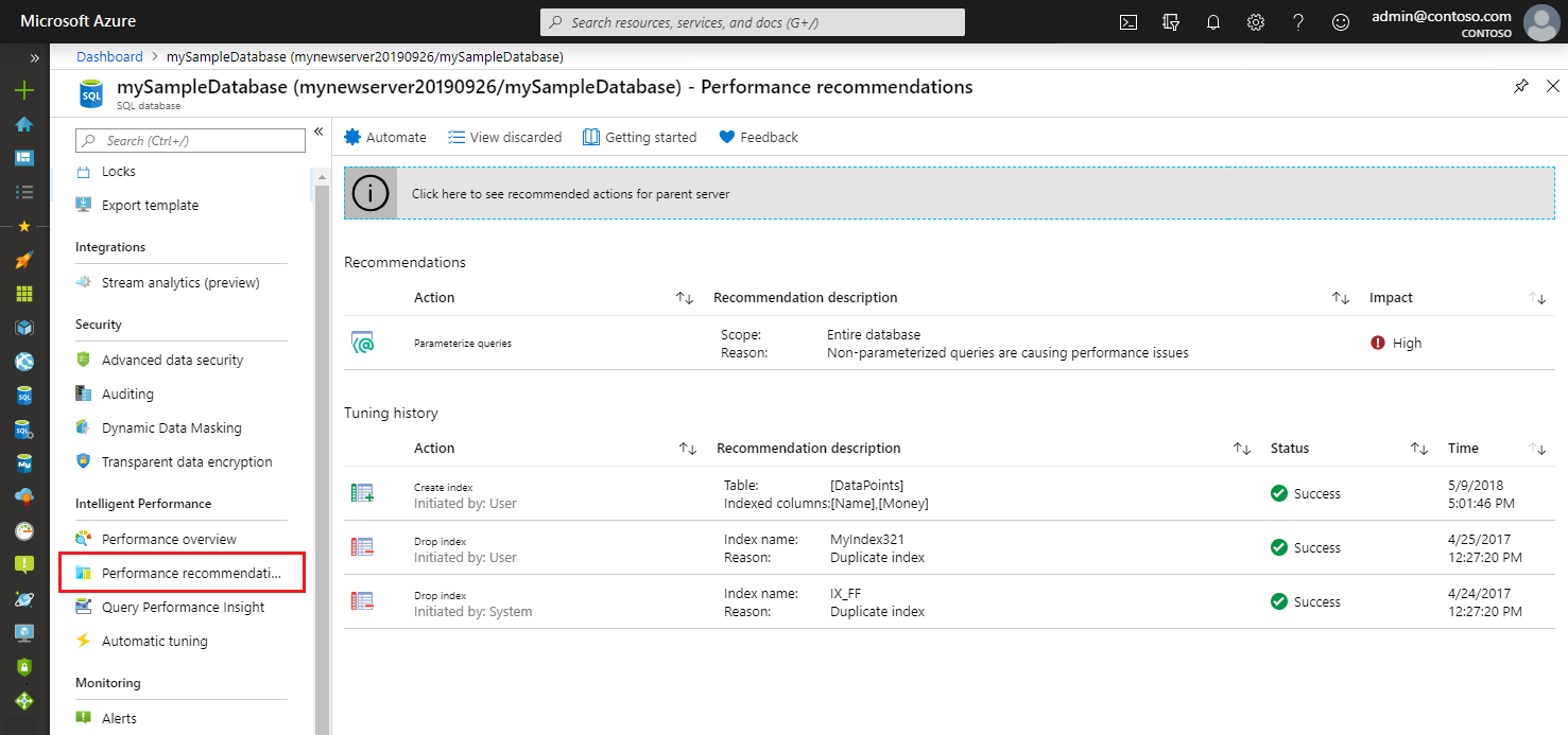 Snímek obrazovky webu Azure Portal zobrazující ukázková doporučení k výkonu pro Azure SQL Database