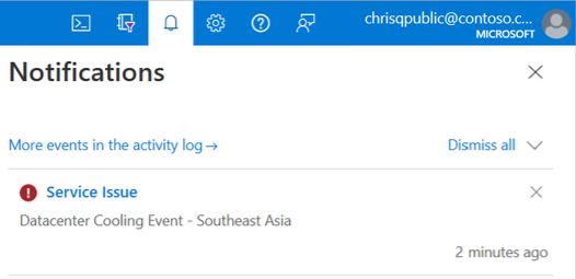 Snímek obrazovky webu Azure Portal s oznámením o problému se službou Azure SQL Database
