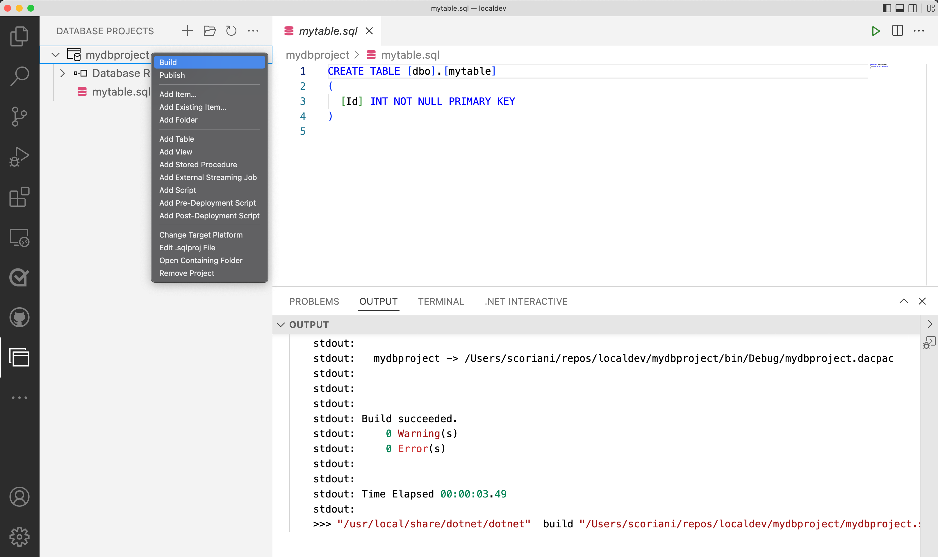Snímek obrazovky s výběrem sestavení z nabídky Databázový projekt v editoru Visual Studio Code