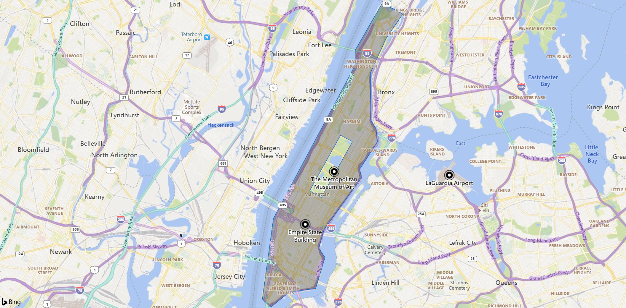 Snímek obrazovky s mapou oblasti Manhattan se značkami pro orientační bod, muzeum a letiště Ostrov se zobrazuje šedě s výjimkou Centrálního parku.