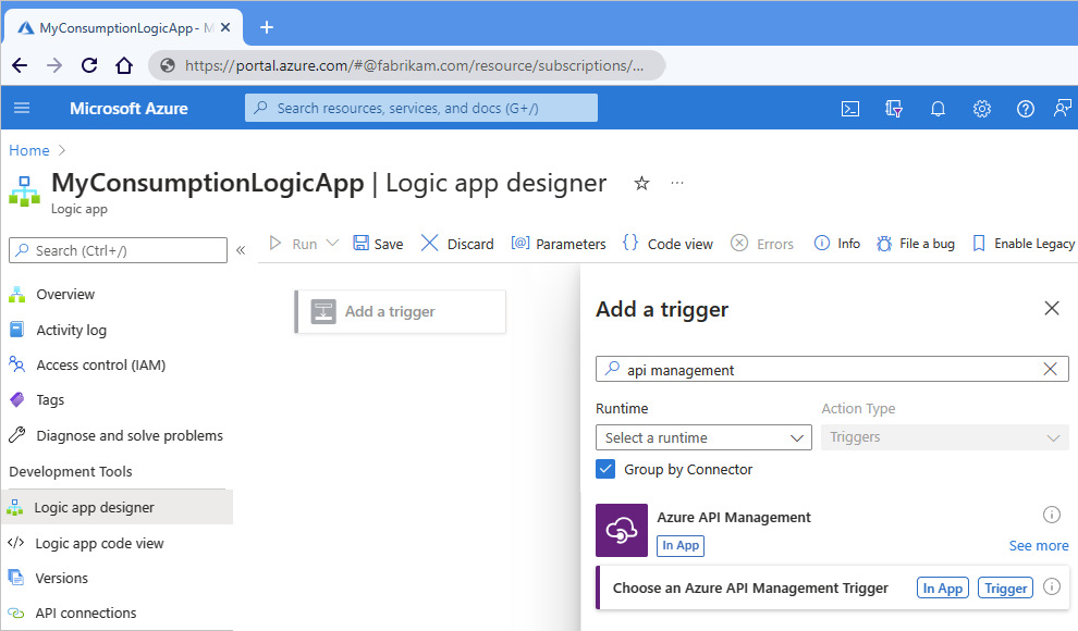 Snímek obrazovky s webem Azure Portal, návrhářem pracovního postupu Consumption a vyhledáním triggeru služby API Management