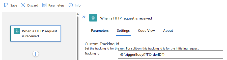 Snímek obrazovky znázorňující Azure Portal, návrháře standardního pracovního postupu a trigger požadavku s vlastním ID sledování