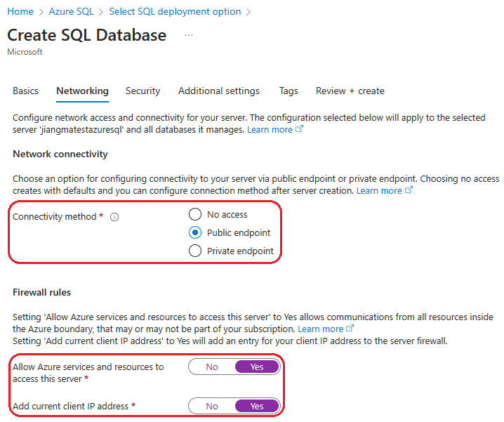 Snímek obrazovky webu Azure Portal znázorňující kartu Sítě na stránce Vytvořit databázi SQL se zvýrazněnou možností Možnosti připojení a nastavení pravidel brány firewall