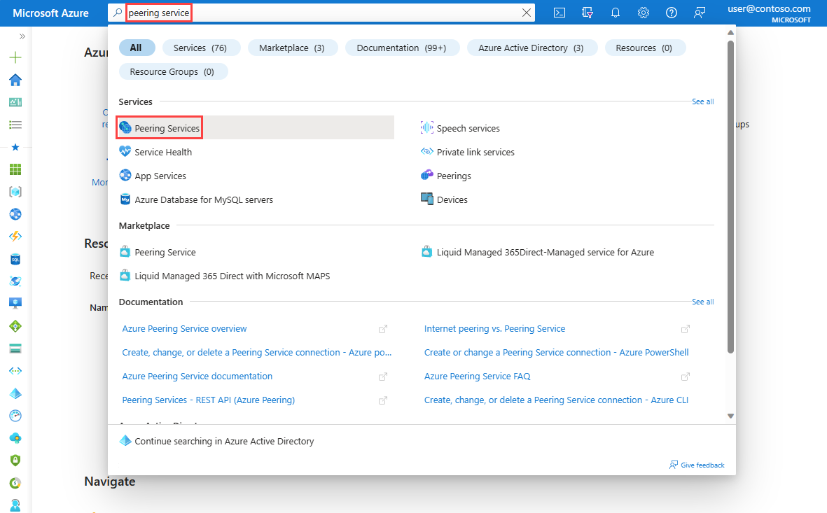 Snímek obrazovky ukazuje, jak vyhledat službu Peering Service v Azure Portal.