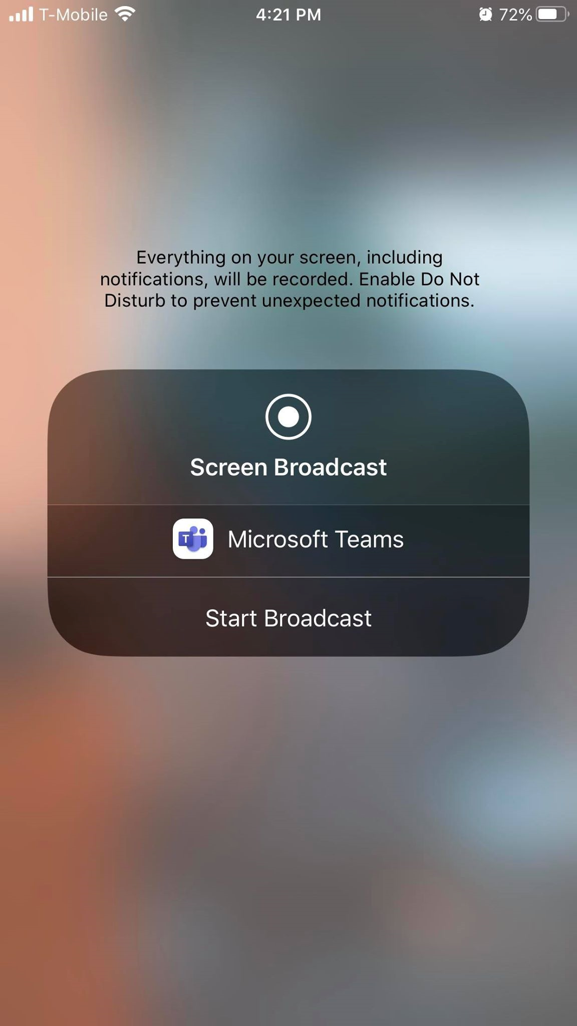 Screenshot okna Spustit vysílání v mobilní aplikaci Teams.