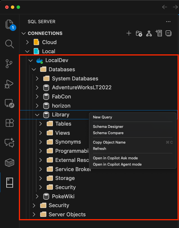 Snímek obrazovky s místní nabídkou databáze a výběrem možnosti Chat s touto databází