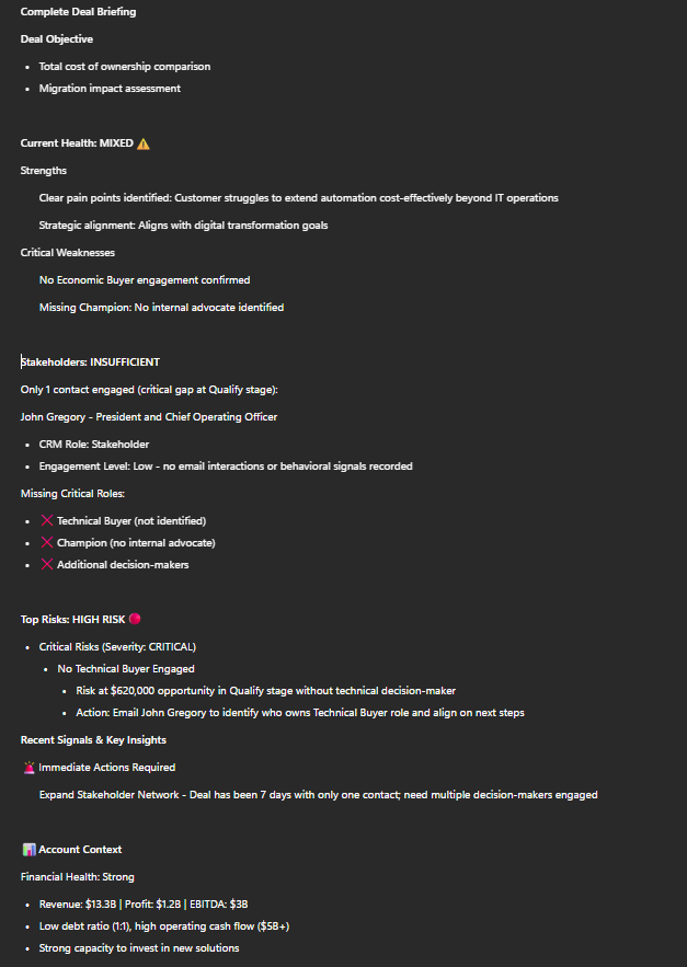 Skærmbilledet af outputtet af deal-briefingen, der genereres af Visual Studio Code + Claude, og som viser en struktureret oversigt over salgsmuligheden, herunder aftalemål, aktuel status, sundhed, interessenter, risici og seneste signaler.