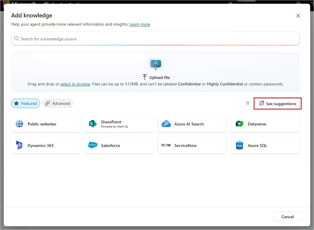 Dialogen Add knowledge viser muligheder for videnskilder, herunder offentlige hjemmesider, SharePoint, Azure AI Search, Dataverse, Dynamics 365, Salesforce, ServiceNow og Azure SQL.