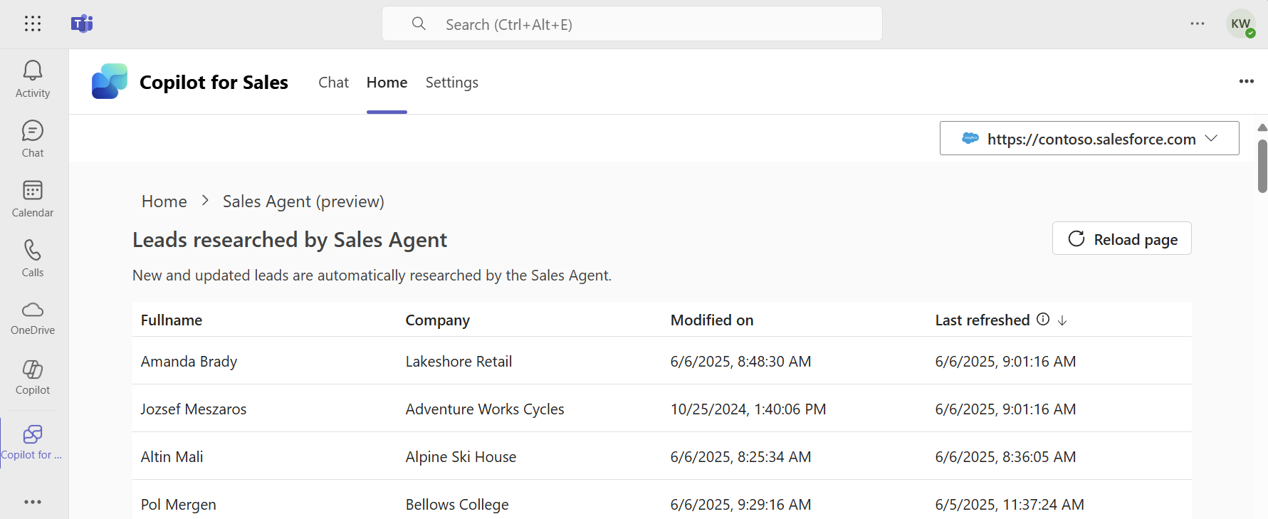 Skærmbillede, der viser kundeemner, der er undersøgt af Salgsagent i den personlige app Sales.