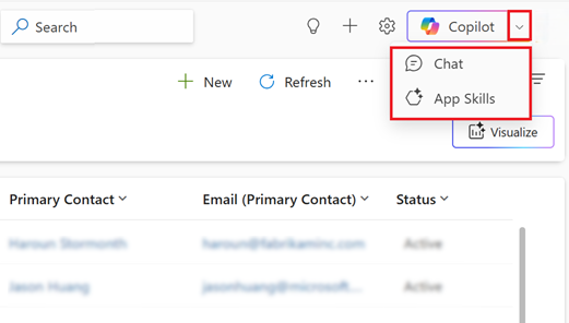Skærmbillede, der viser begge chatoplevelser i en modeldrevet app