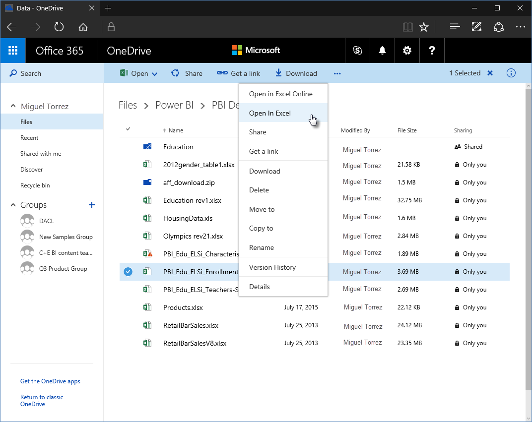 Skærmbillede af OneDrive i en browser, der viser valget Åbn i Excel.