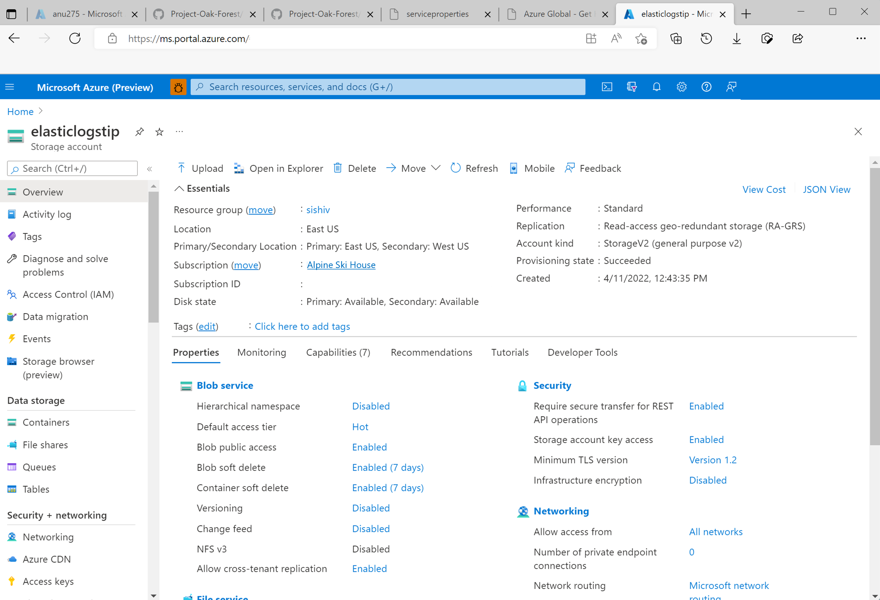 Screenshot des Speicherkontos, in dem elastische Protokolle gespeichert werden. Die Protokolle können durch Auswahl von „Container“ im Menüelement „Datenspeicher“ angezeigt werden.
