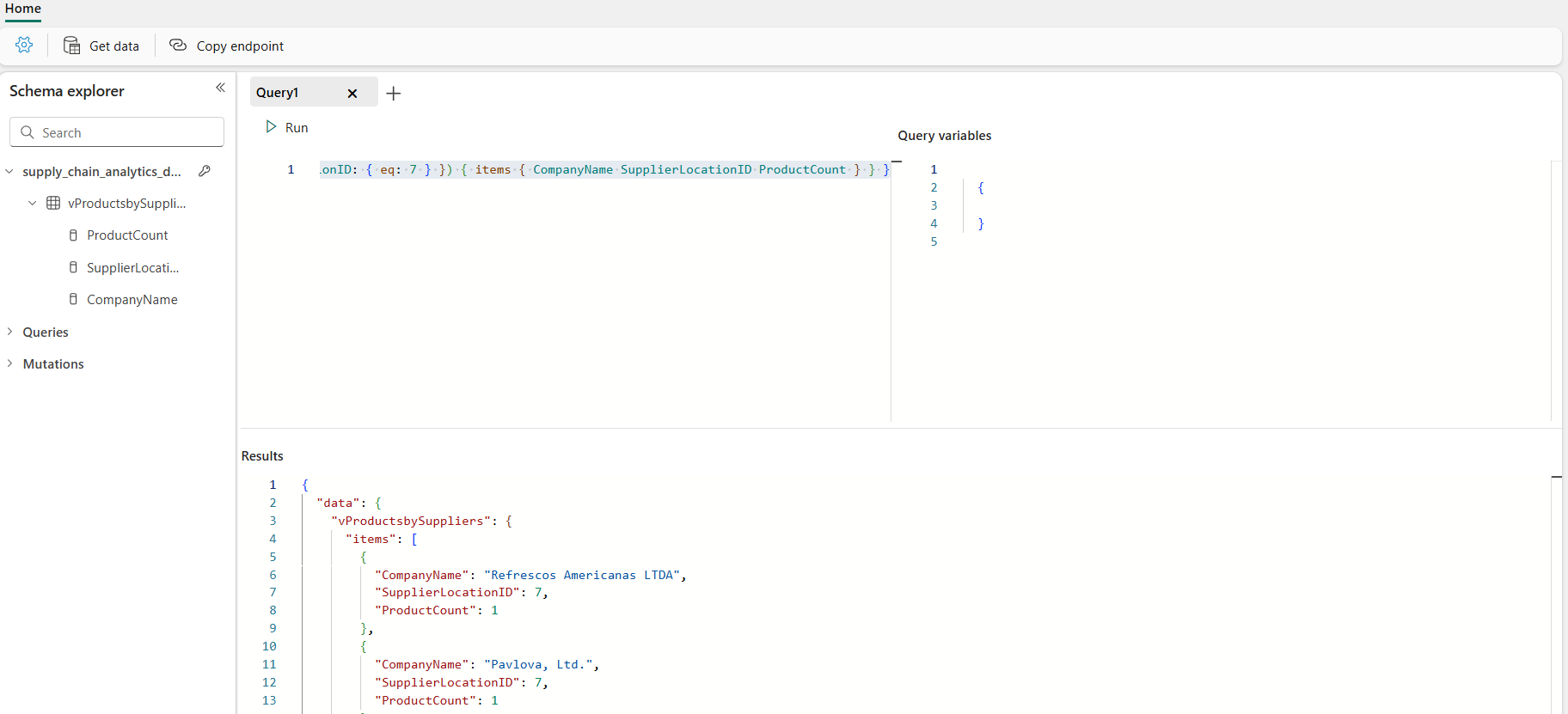 Screenshot einer GraphQL-Abfrage und eines Resultsets für eine SQL-Datenbank.