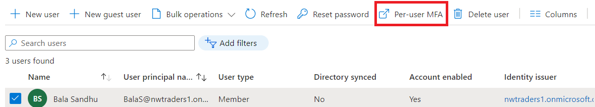 Screenshot: Auswählen der Multi-Faktor-Authentifizierung im Fenster „Benutzer“ in Microsoft Entra ID