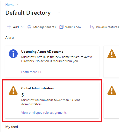 Screenshot: Seite „Microsoft Entra-Übersicht“, die eine Karte mit der Anzahl der Zuweisungen privilegierter Rollen anzeigt.