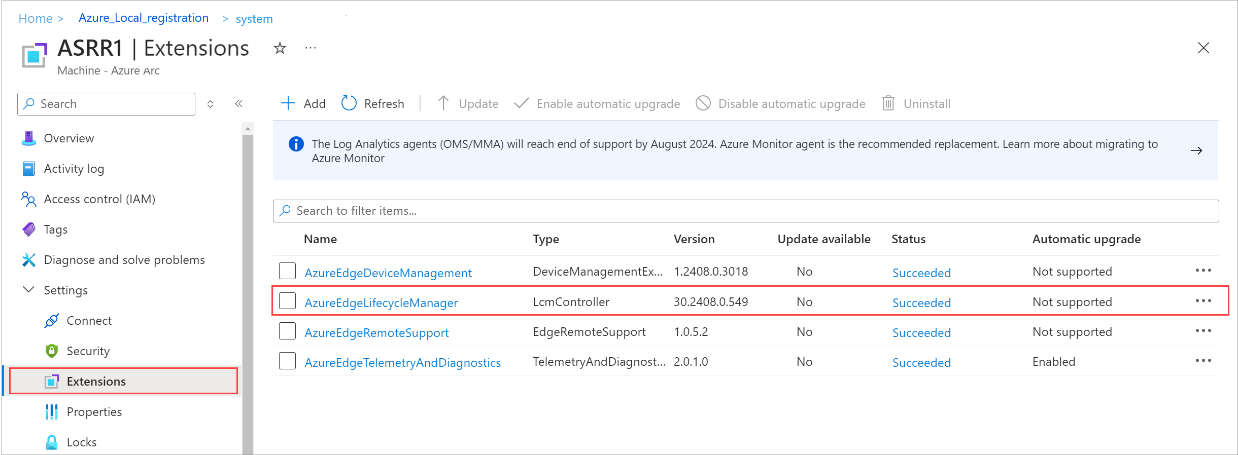 Screenshot der Seite „Erweiterungen”, auf der die Installation der AzureEdgeLifeCycleManager-Erweiterung auf einem lokalen Azure-Computer angezeigt wird.