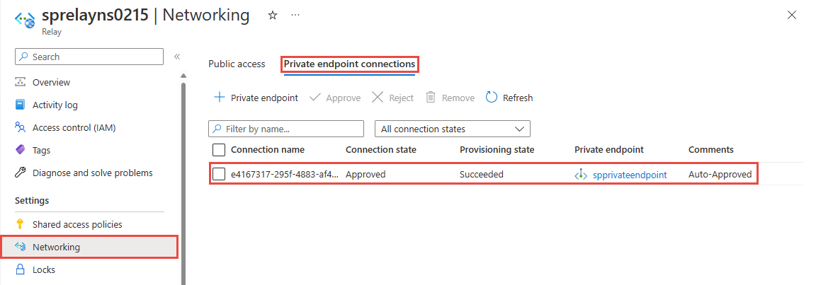 Screenshot der Registerkarte „Private Endpunktverbindungen“ auf der Seite „Netzwerk“ mit dem privaten Endpunkt, den Sie soeben erstellt haben.