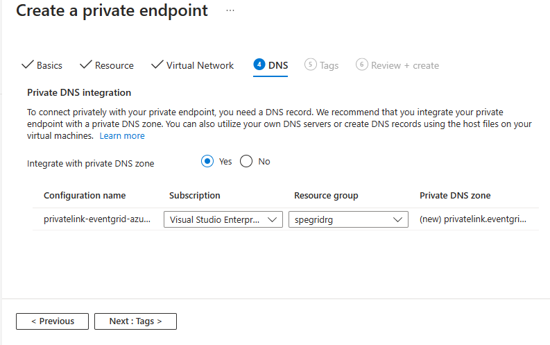 Der Screenshot zeigt die Seite „DNS“ des Assistenten zum Erstellen eines privaten Endpunkts.