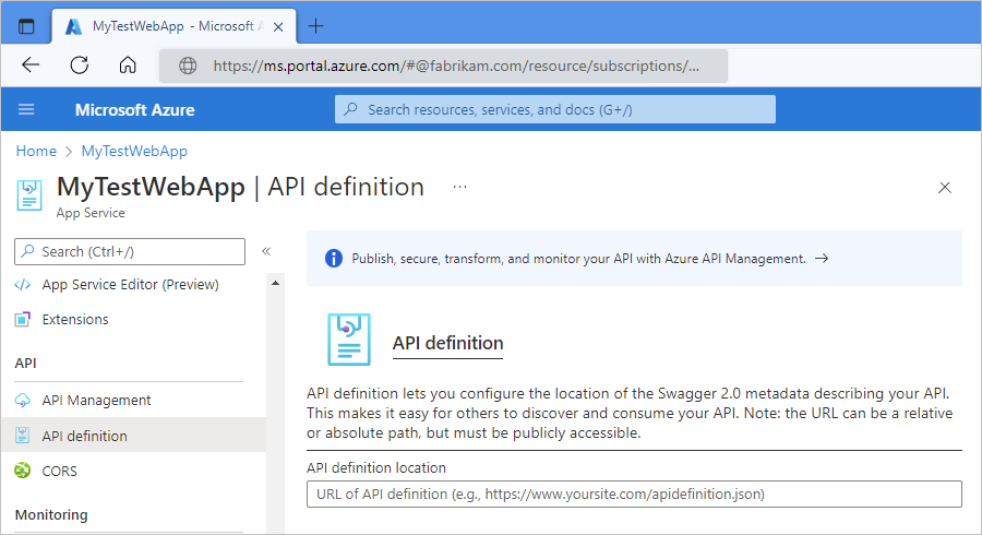 Screenshot: Azure-Portal mit geöffnetem Bereich „API-Definition“ der Web-App und Feld „Speicherort der API-Definition“ für die URL zum Swagger-Dokument für Ihre benutzerdefinierte API