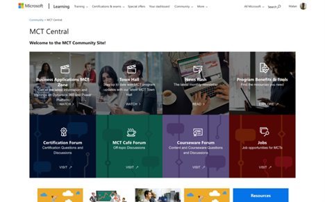 Screenshot der Benutzeroberfläche der Microsoft Certified Trainer Community-Website mit Auswahloptionen für Foren, Stellenangebote, Nachrichten und Trainingstools
