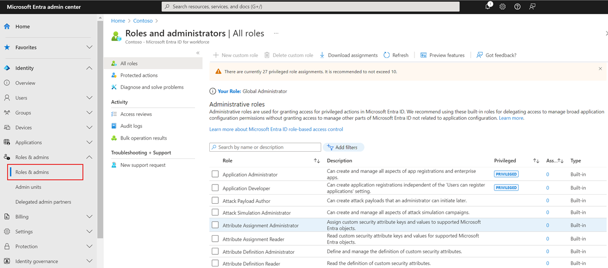 Screenshot der Seite Rollen und Administratoren in Microsoft Entra ID.