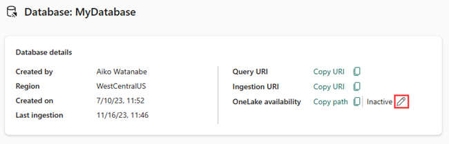 Screenshot: Bereich Datenbankdetails der Echtzeitanalyse mit einer Übersicht der Datenbank und der hervorgehobenen Bearbeitungsoption für die OneLake-Verfügbarkeit.