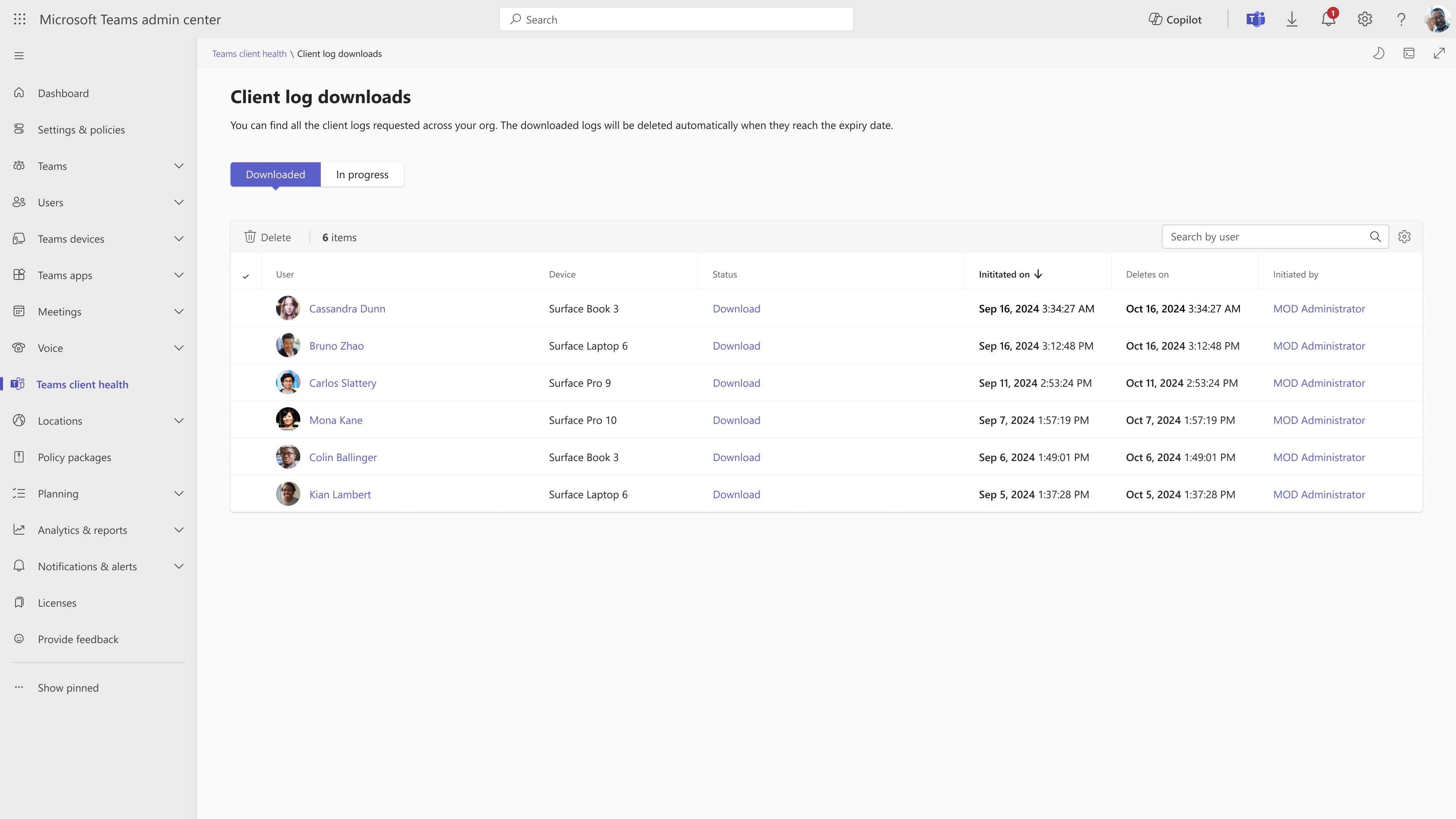 Screenshot der Seite zum Herunterladen von Protokollen mit protokollen, die zum Download bereit sind, und einer anderen Registerkarte mit Protokollen, auf denen die Anforderung ausgeführt wird