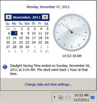 Screenshot, der einen erweiterten Kalender und eine uhr zeigt.