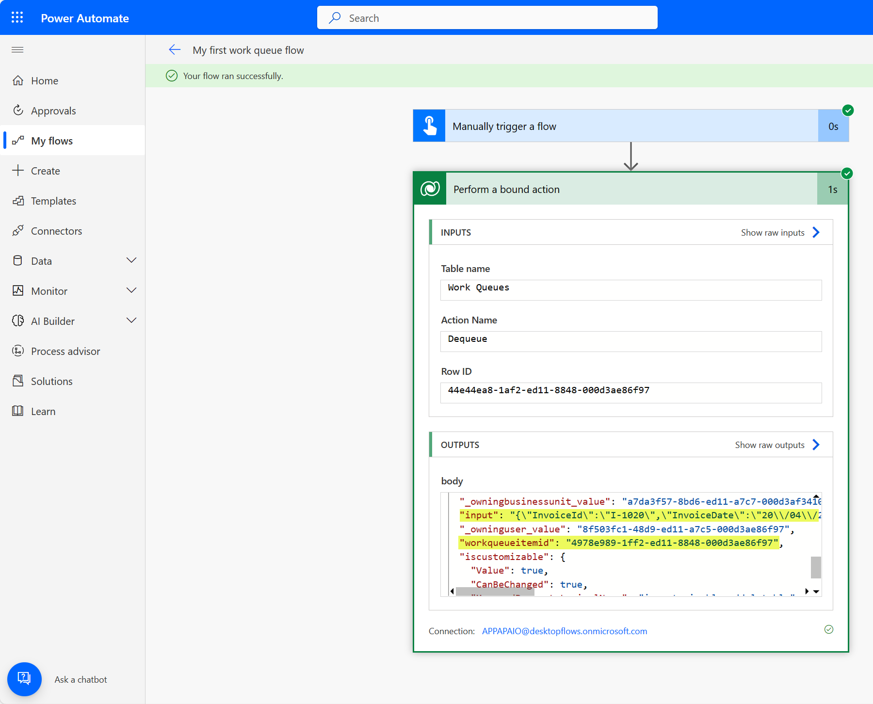 Screenshot eines Cloud-Flow-Designers mit einem aktiven und erfolgreichen Lauf, einschließlich der Ergebnisse einer Aktion zum Entfernen aus der Warteschlange.
