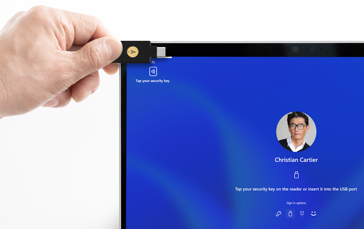 Screenshot: Standort des NFC-Lesers auf Surface Pro 10 for Business.
