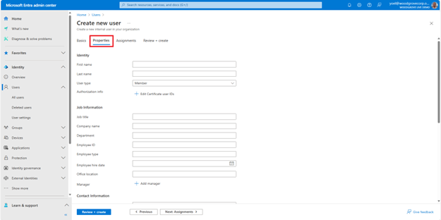 Screenshot: Blatt „Neuen Benutzer erstellen“, auf dem eine der Registerkarten mit dem Titel „Eigenschaften“ in der Navigation im Assistenten ausgewählt ist Es zeigt Eigenschaften wie Vorname, Nachname und andere Informationen zum Benutzer an, die ausgefüllt werden können.