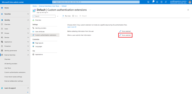 Screenshot: Blatt „Benutzerdefinierte Authentifizierungserweiterungen“ für den Benutzerflow „Standard“ mit hervorgehobener Schaltfläche „Bearbeiten“ neben „Wenn ein Benutzer seine Informationen übermittelt“