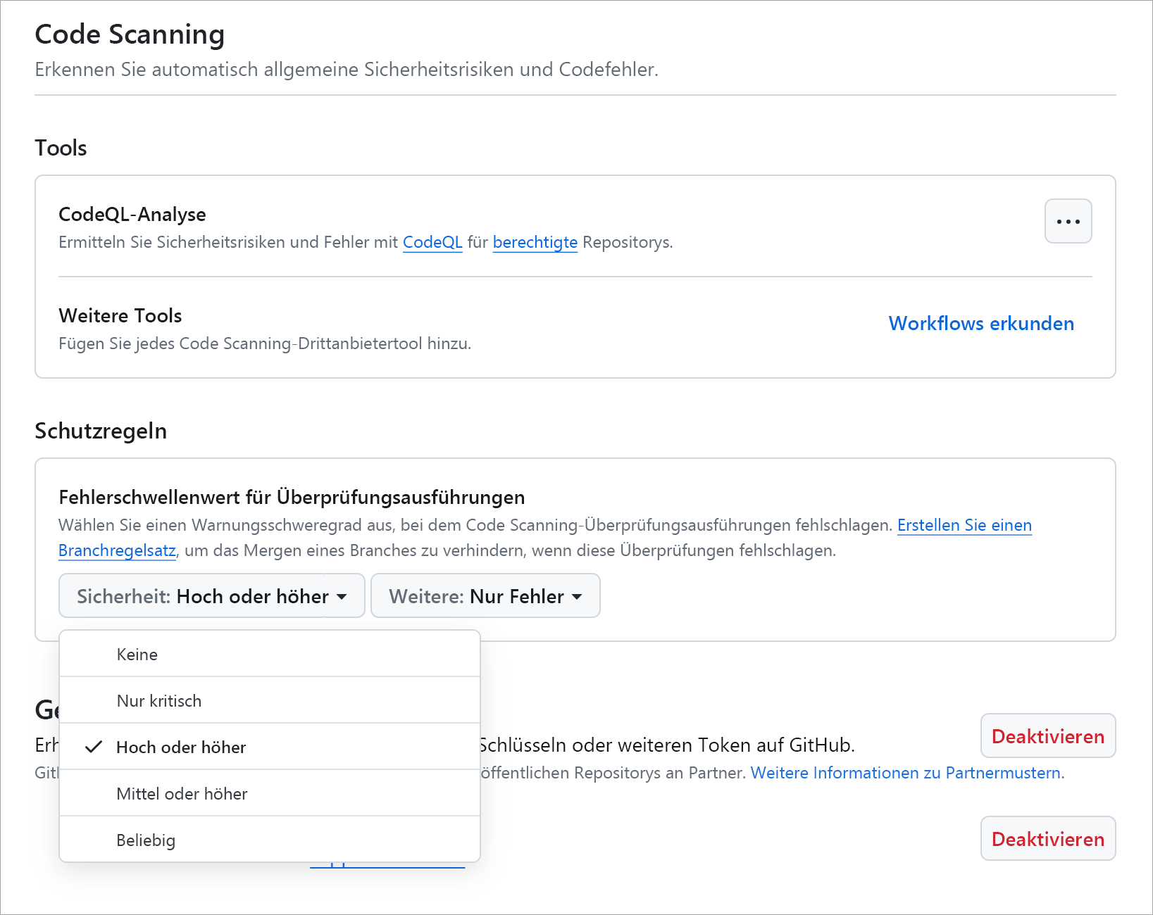 Screenshot des Dropdownmenüs zur Auswahl des Warnungsschweregrads für den Code-Scan