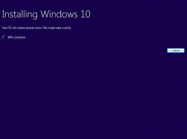 Screenshot der Upgrade-Downlevel-Phase, die die Installation von Windows 10 zeigt.