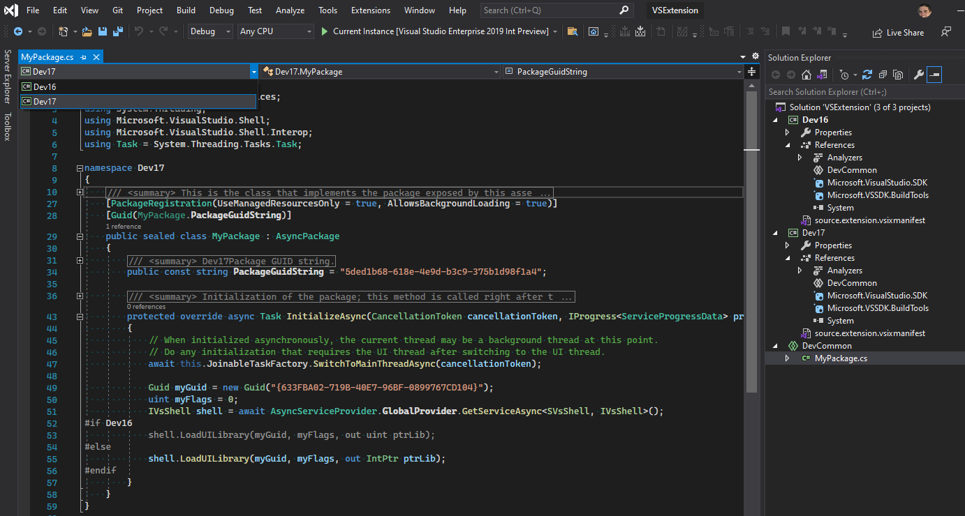 Screenshot: Projektmappe mit einem freigegebenen Projekt und zwei VSIX-Projekten