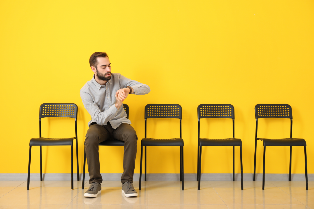 Diagram showing a person waiting.